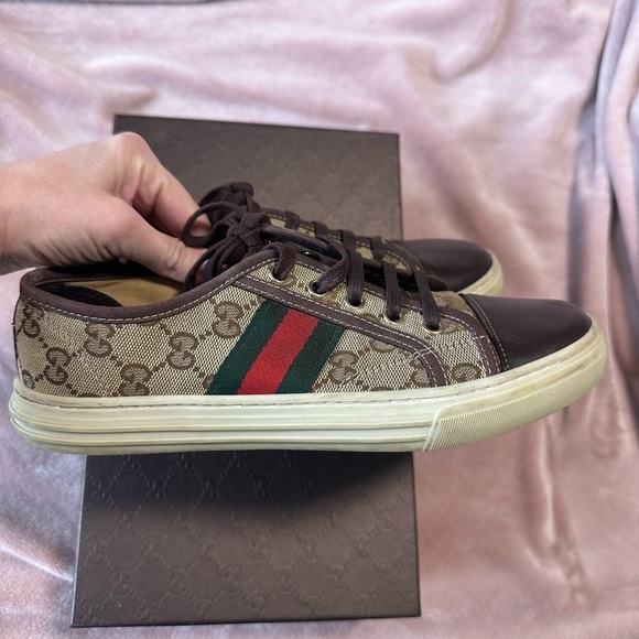 Women’s Gucci Sneakers - Picture 3 of 15